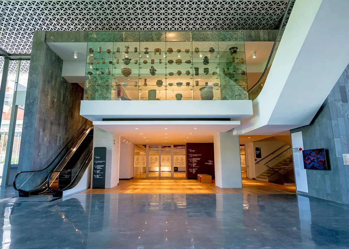 The lobby of Museo Miraflores