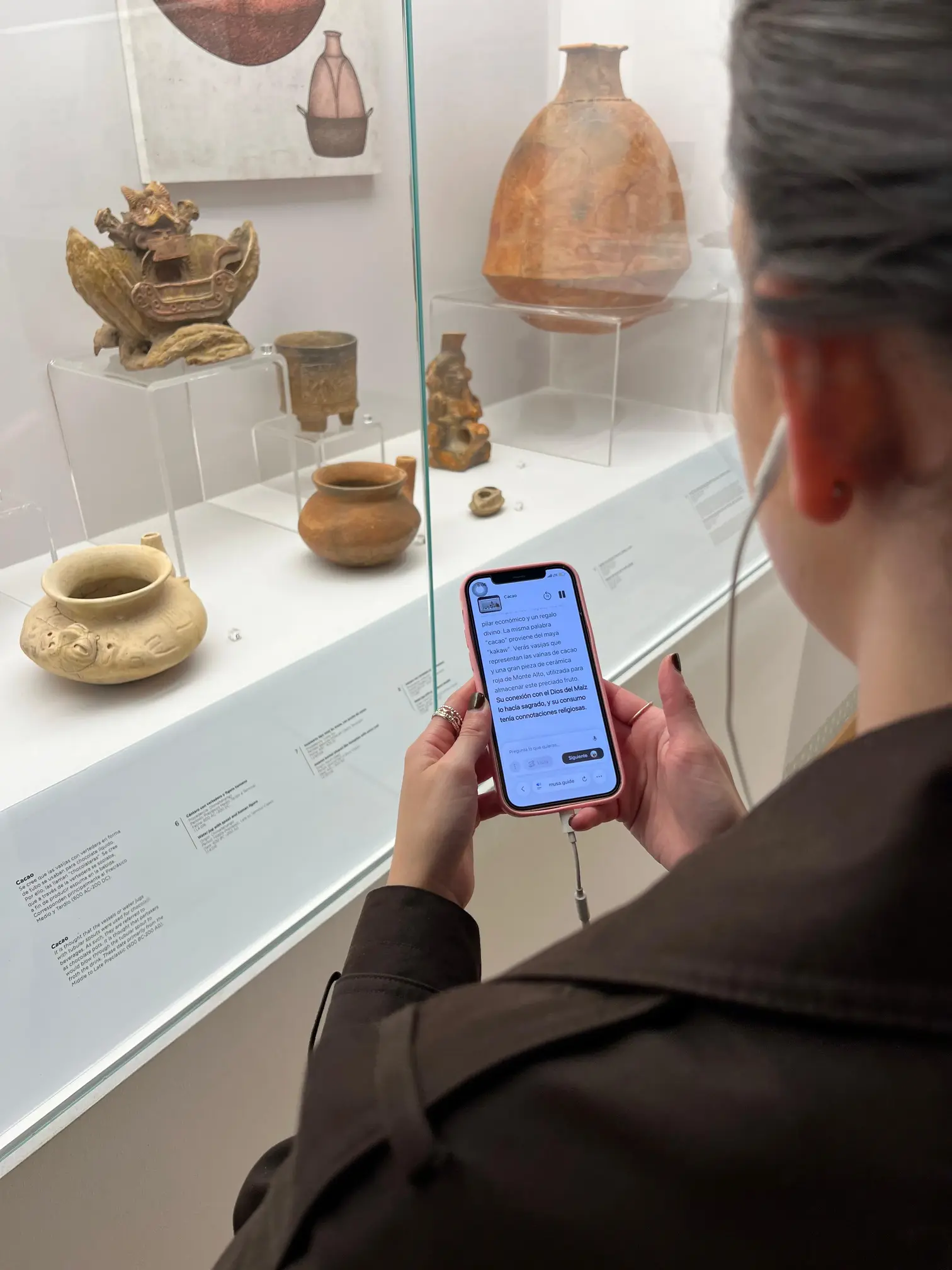 Person using Musa at Museo Miraflores